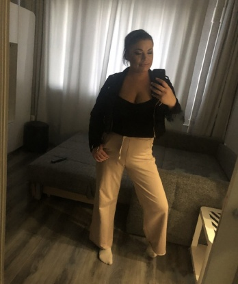 Обожаю создавать незабываемые моменты нашей страстной встречи. Живу в Москве, в самом сердце этого города желания. Мои услуги - полное удовлетворение твоих желаний, нежный массаж, откровенный стриптиз и многое другое. 🌹 Не возможно не ощутить мою опытность и чувственность - об этом говорят мои блестящие отзывы. У тебя есть фантазии, которые ты хочешь осуществить? Со мной ты погрузишься в мир наслаждения и удовольствия. Встречи со мной - это нечто большее, чем всего лишь секс. Ты можешь найти мои фото на моей странице, они оставят незабываемое впечатление о наших возможностях вместе. Жду нашей встречи, милый. 💋 1860, 33 года