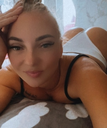 Воплощение желаний и фантазий, которые погружают тебя в нирвану удовольствия. Живу в Москве, и моя страсть помогает мужчинам забыть о суете и насладиться моментом. Позволь мне подарить тебе нежность и ласку, которую ты заслуживаешь. Люблю экспериментировать, так что гарантирую, что со мной ты не заскучаешь. Мои услуги покорят тебя: эротический массаж, оральные ласки, классический секс, различные ролевые игры и многое другое. У меня есть невероятные отзывы и фото, чтобы подтвердить мою красоту и профессионализм. Давай встретимся и устройим незабываемое свидание. 💋🔥 4143, 27 лет